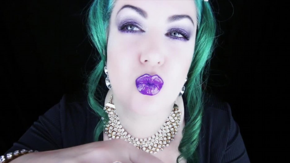 Goddess Zenova - Purple Lipstick